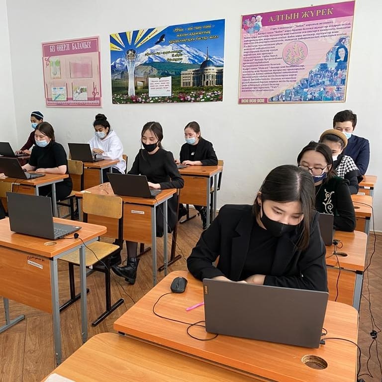 Профориентационная работа проводилась с учащимися 9-11 классов №30, 34, 40 общеобразовательных школ Уральска.