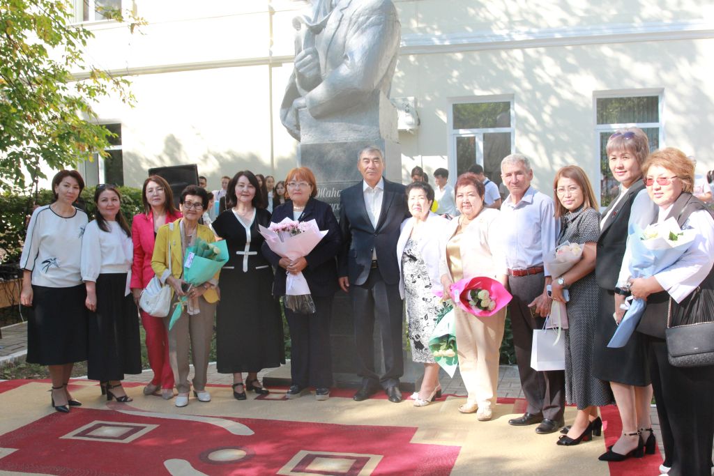 Білім күніне арналған салтанатты жиын өтті.